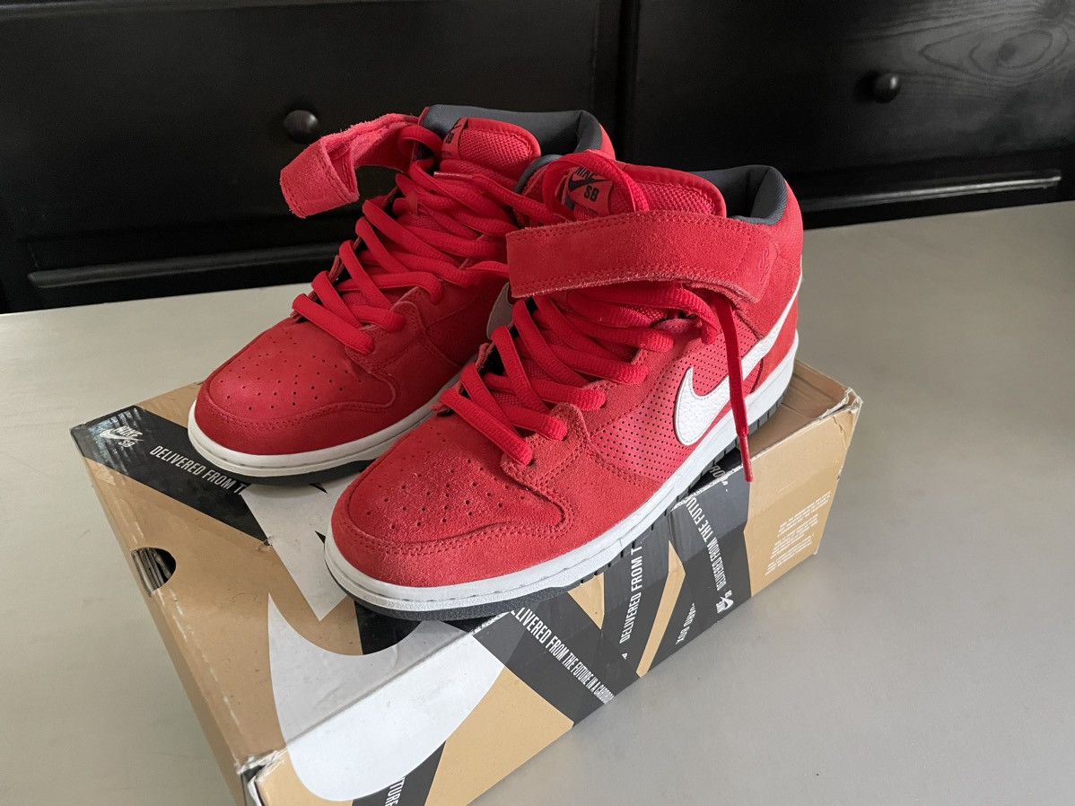 Nike Nike SB Dunk Mid Team Red Size US 8 / EU 41 - 1 Thumbnail