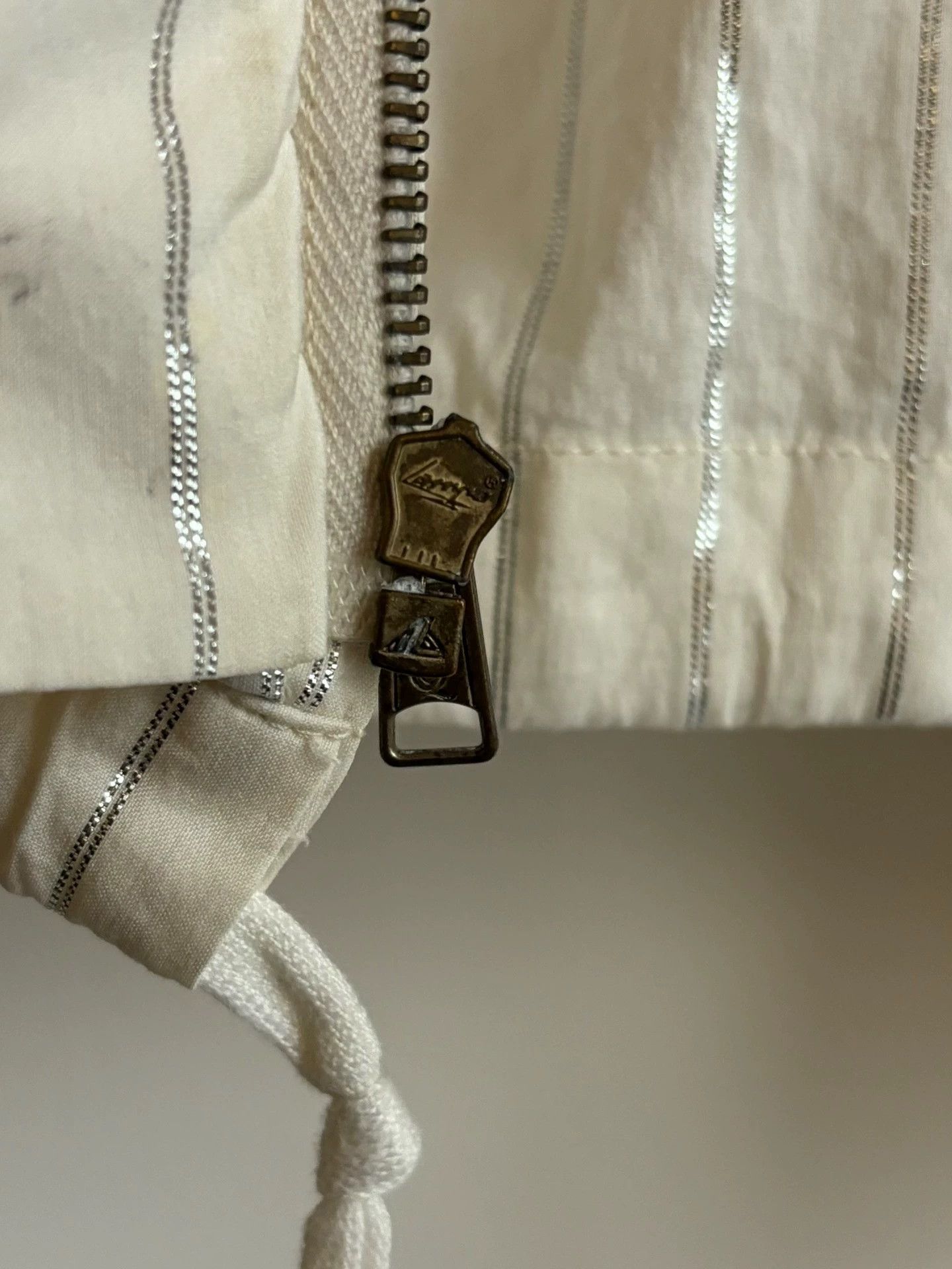 Alexander McQueen Alexander McQueen S/S11 Silver Thread Thin Jacket 50 Size US M / EU 48-50 / 2 - 3 Thumbnail