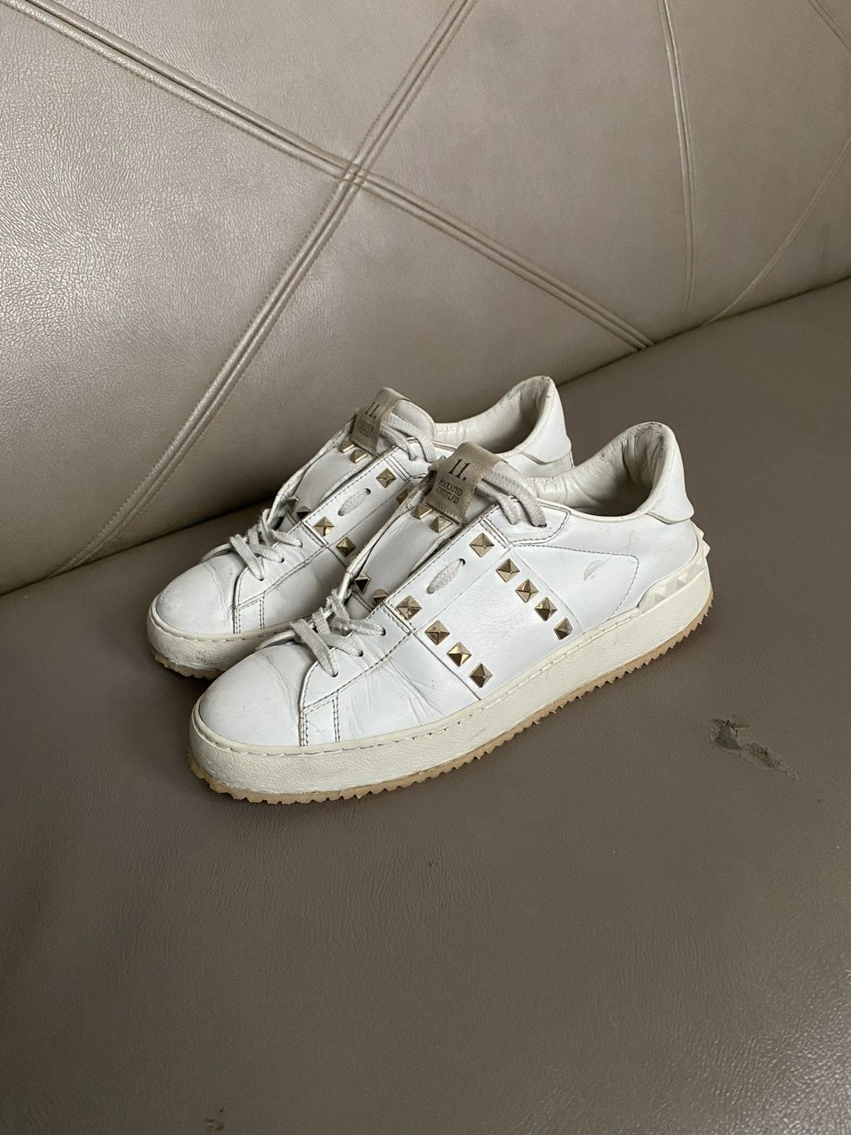 Valentino Valentino garavani rockstud leather low sneakers Size US 6.5 / EU 39-40 - 1 Thumbnail
