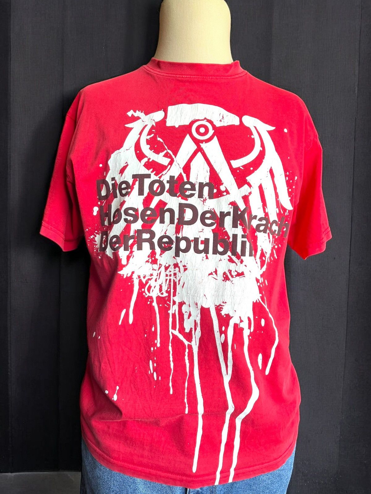 Band Tees Red T-shirt Die Toten Hosen tour Der Krach der Republik“ Size US M / EU 48-50 / 2 - 2 Thumbnail