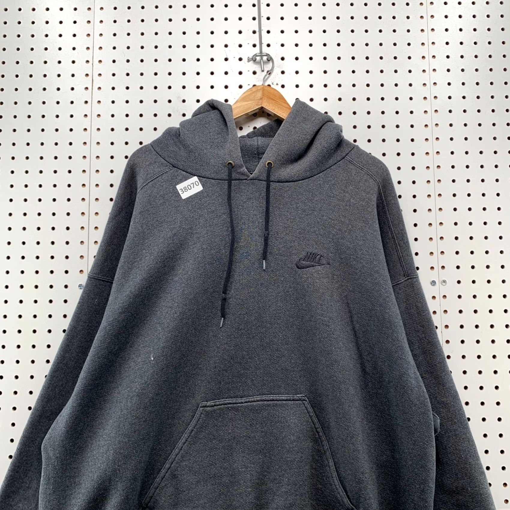 Nike VINTAGE Nike Hoodie Mens XL Gray Heavyweight Swoosh 90s Sweatshirt Pullover USA Size US XL / EU 56 / 4 - 2 Thumbnail