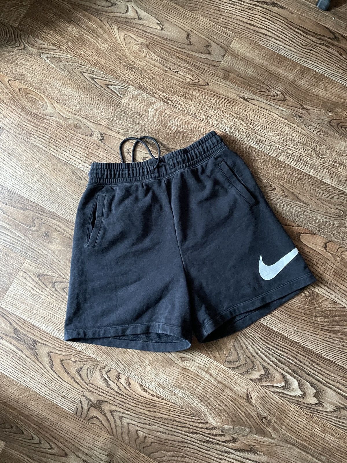 Nike Nike Shorts Big Swoosh Logo Small Black like New Size US 30 / EU 46 - 2 Thumbnail