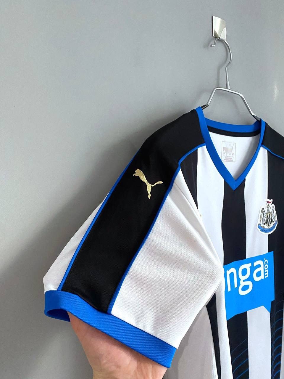 Puma FC Newcastle United 2015/16 Home Soccer Jersey, Size L Size US L / EU 52-54 / 3 - 7 Thumbnail