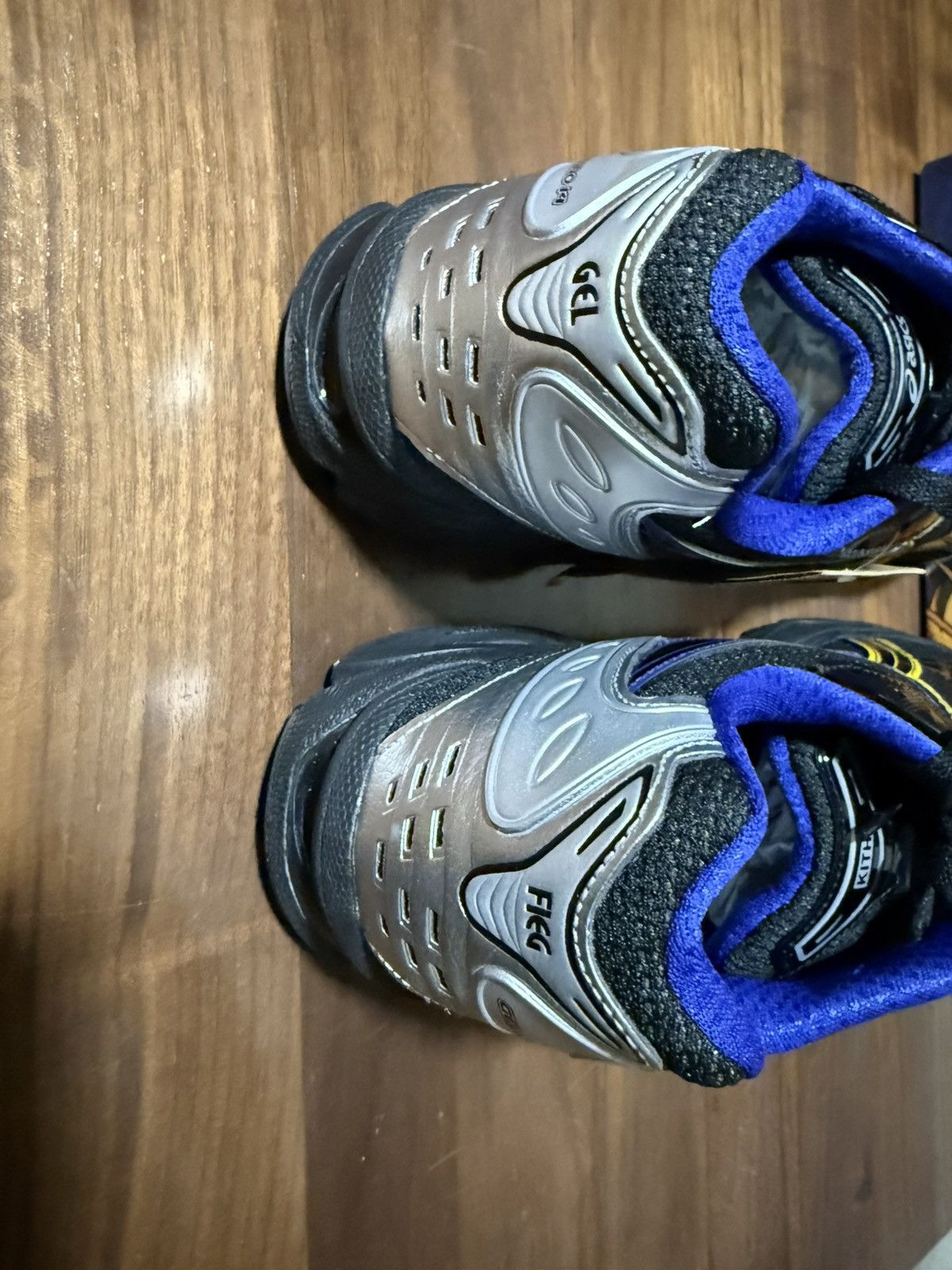 Asics × Kith × Marvel Comics KITH Marvel vs. Capcom Kith ASICS GEL-KAYANO 14 Wolverine Size US 11 / EU 44 - 6 Thumbnail