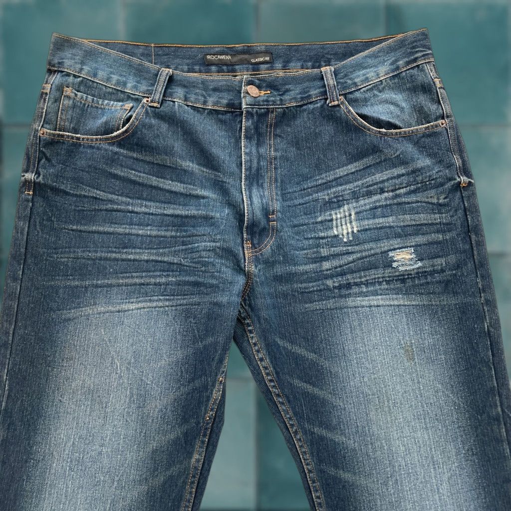 Rocawear VINTAGE Rocawear Jeans Mens 44x34 Classic Fit Straight Leg Blue Denim Distressed Size US 44 / EU 60 - 1 Thumbnail