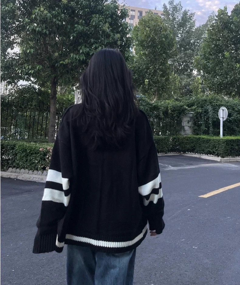 Givenchy Black and white striped knitted sweater