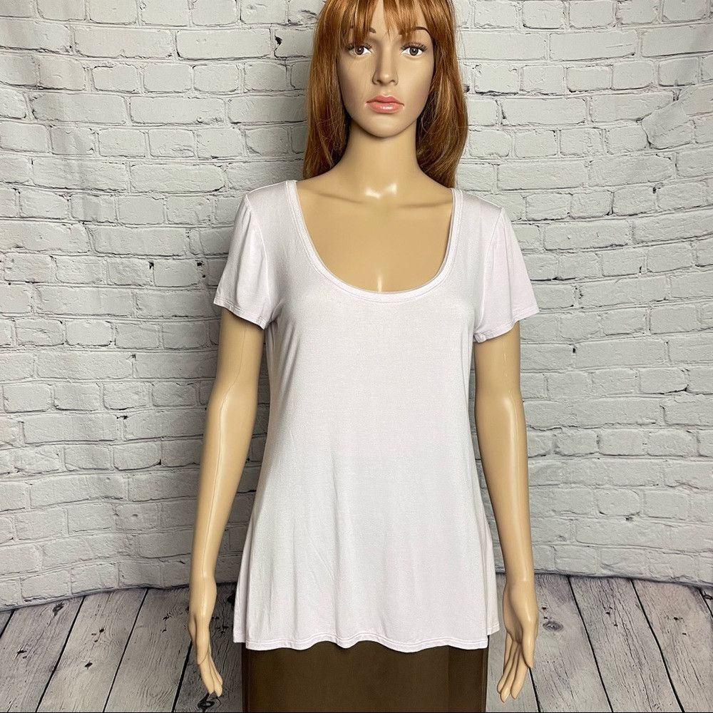 White House Black Market New White House Black Market Lilac Scoop Neck Rayon Tee Siz Size M / US 6-8 / IT 42-44 - 2 Thumbnail