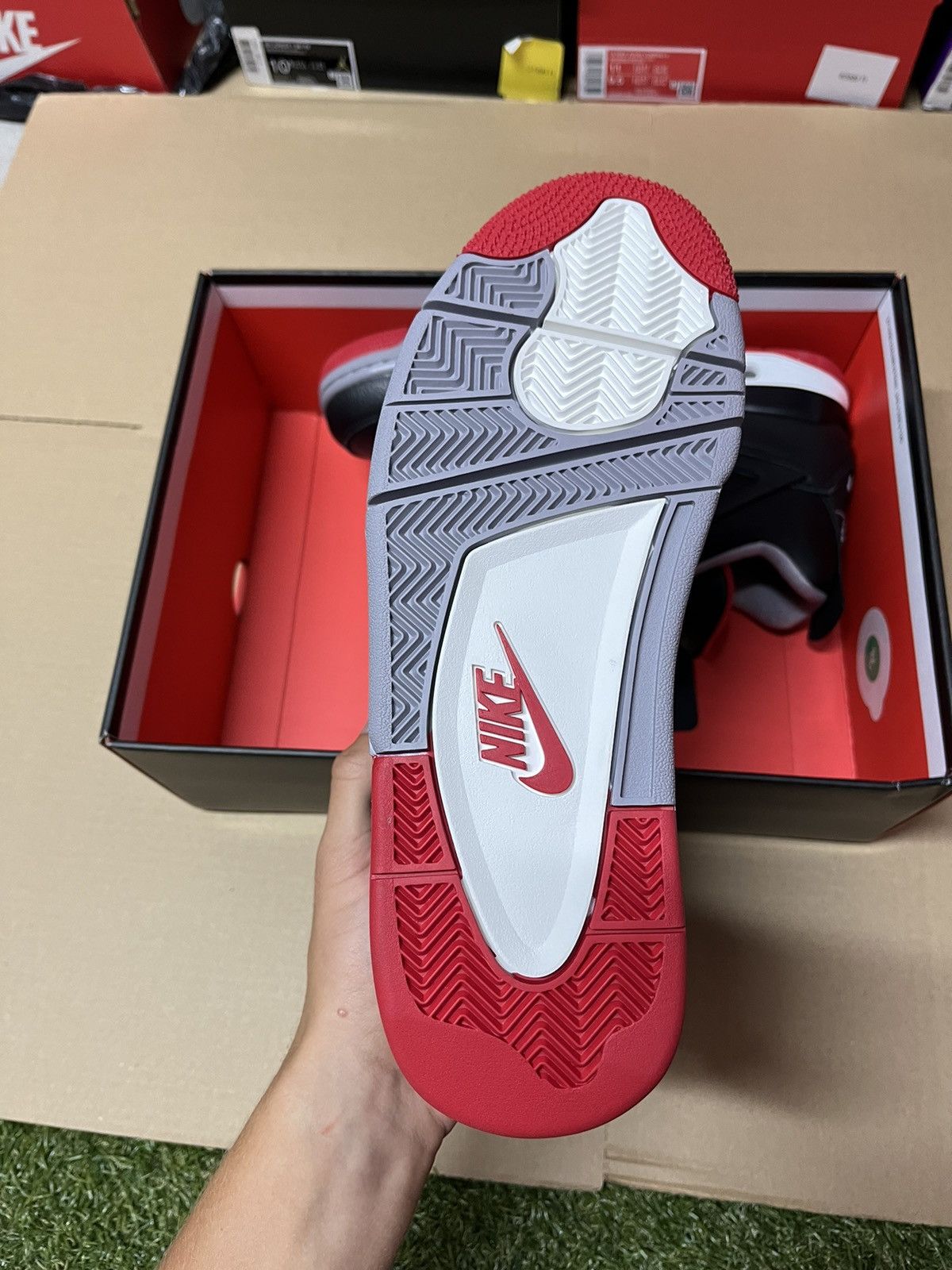 Nike Jordan 4 Retro Bred Remainged Size US 9.5 / EU 42-43 - 6 Thumbnail