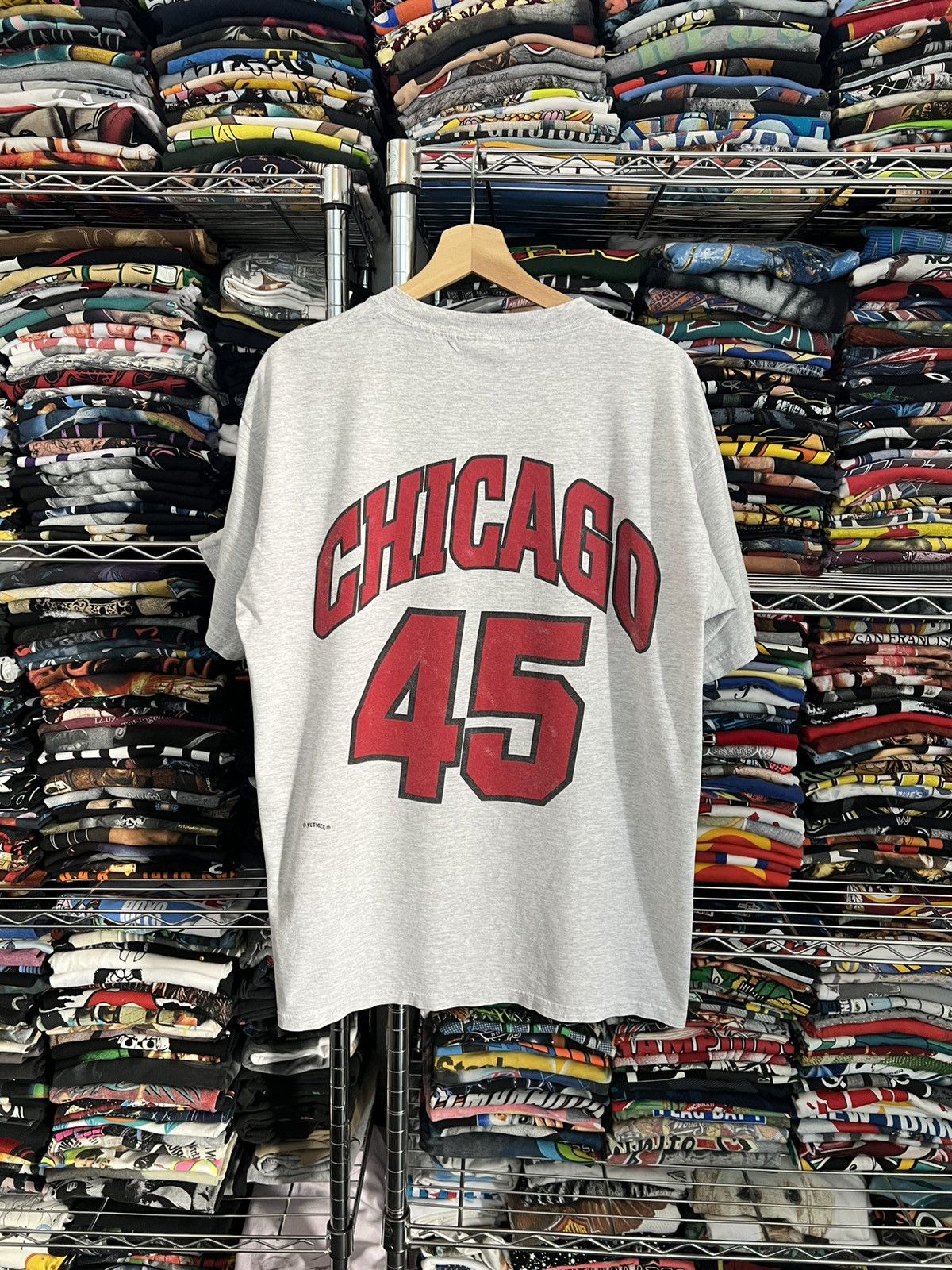Nutmeg 90s Chicago Bulls Michael Jordan 45 NBA Basketball Tee Size US L / EU 52-54 / 3 - 1 Thumbnail