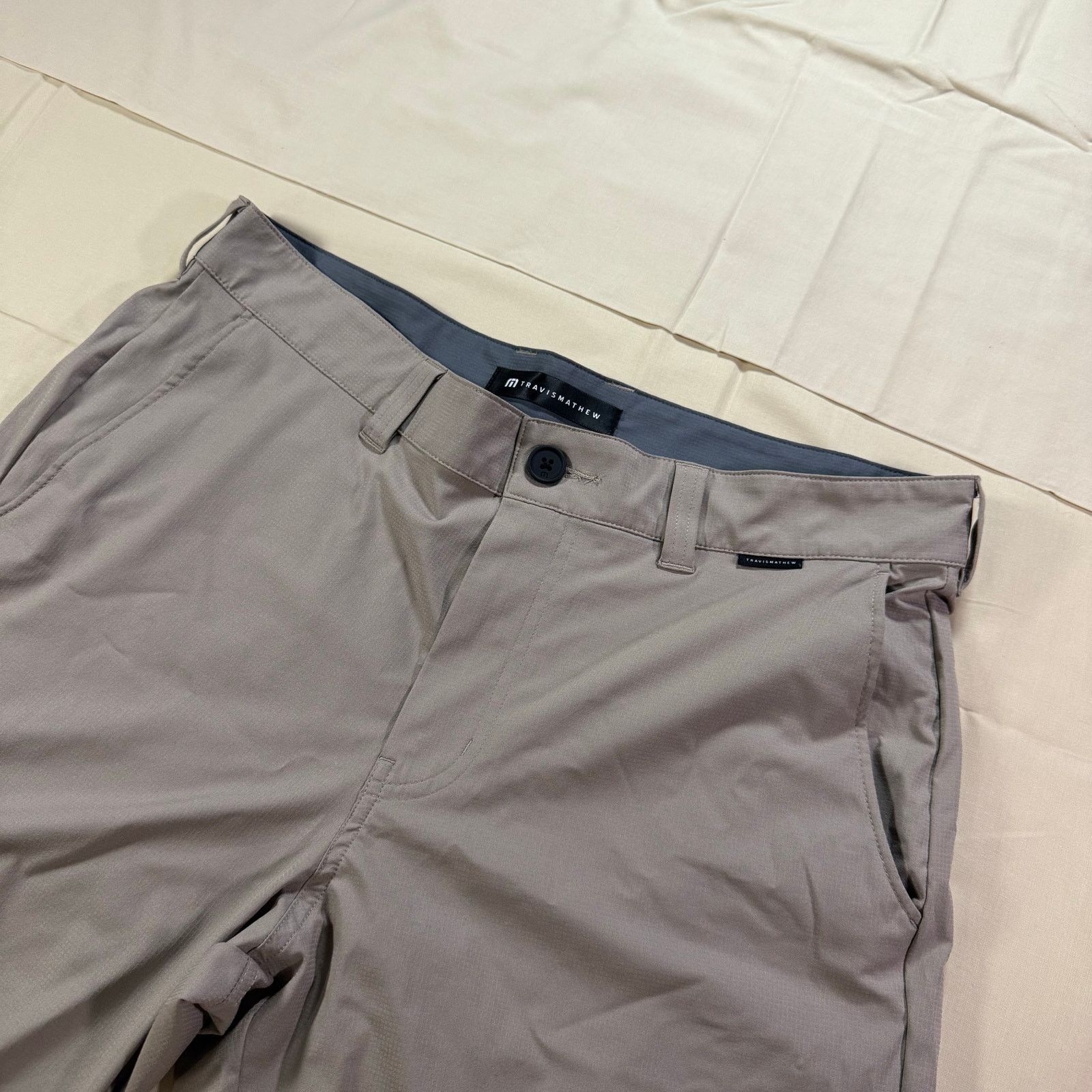 TravisMathew Travis Mathew Wanderlust Mens Shorts 32 Gray 9" Inseam Golf Size US 32 / EU 48 - 1 Thumbnail