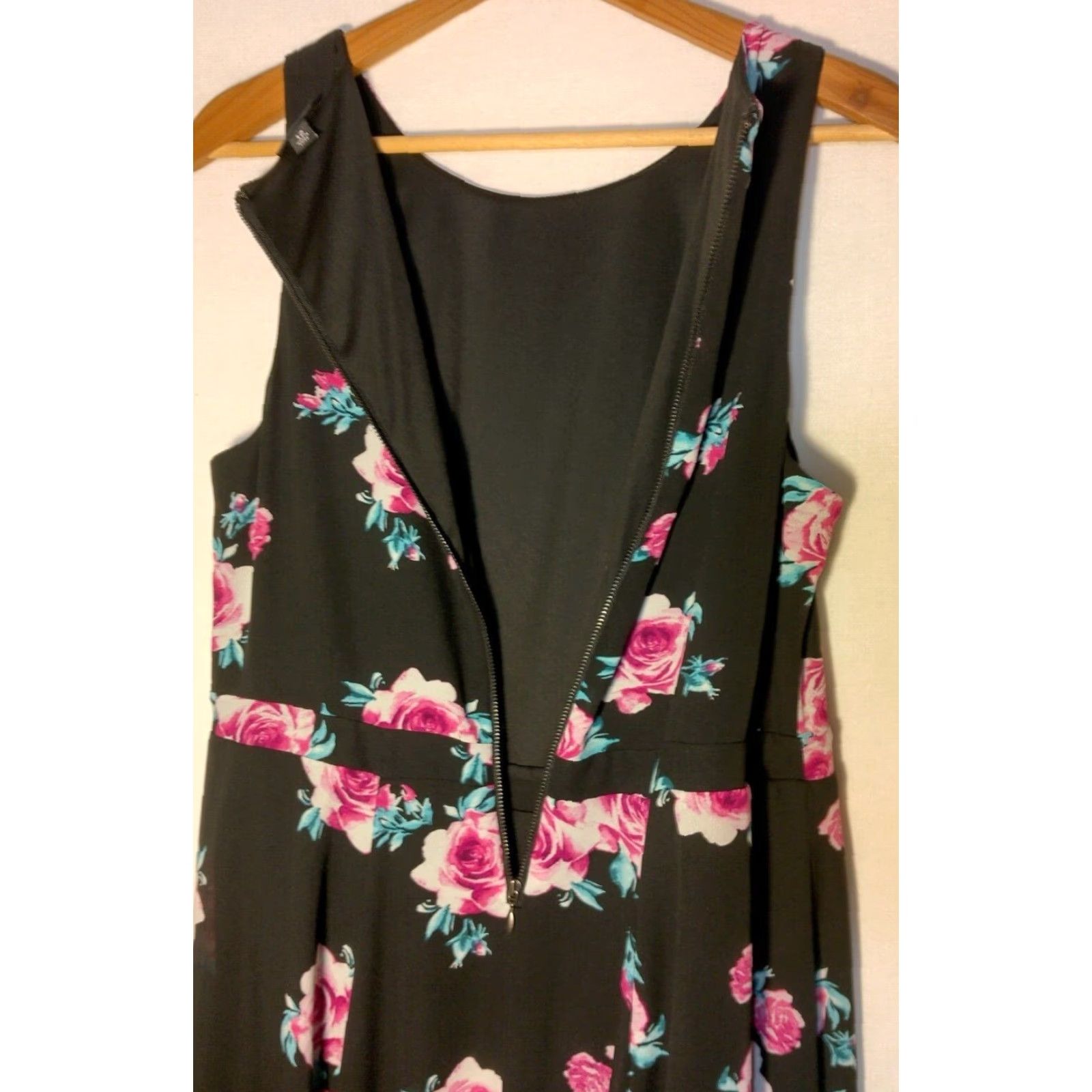 Torrid VINTAGE Torrid Dress Black Long Pink Rose Floral Maxi Sleeveless Party Wedding 12 Women Round Neck Zip Lined Chiffon Polyester Size XL / US 12-14 / IT 48-50 - 5 Thumbnail