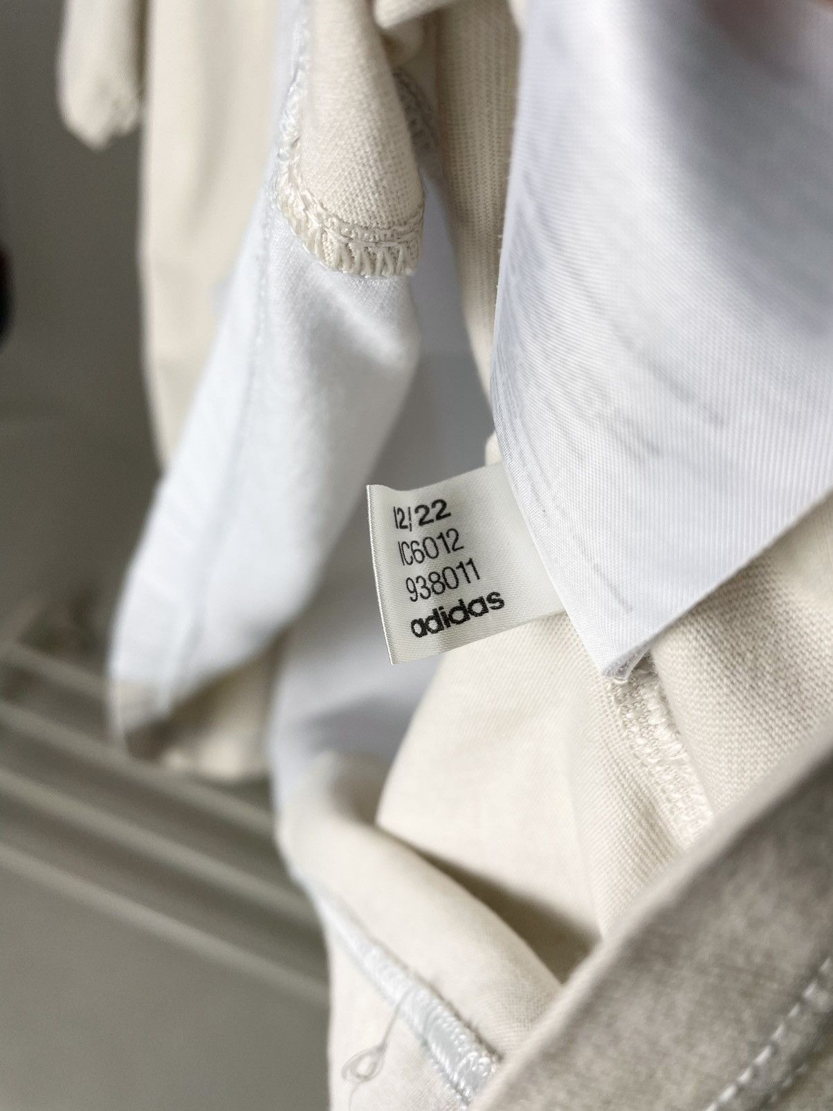 Adidas Adidas Originals 👻 nylon patched vintage jersey tee t shirt Size US L / EU 52-54 / 3 - 9 Thumbnail