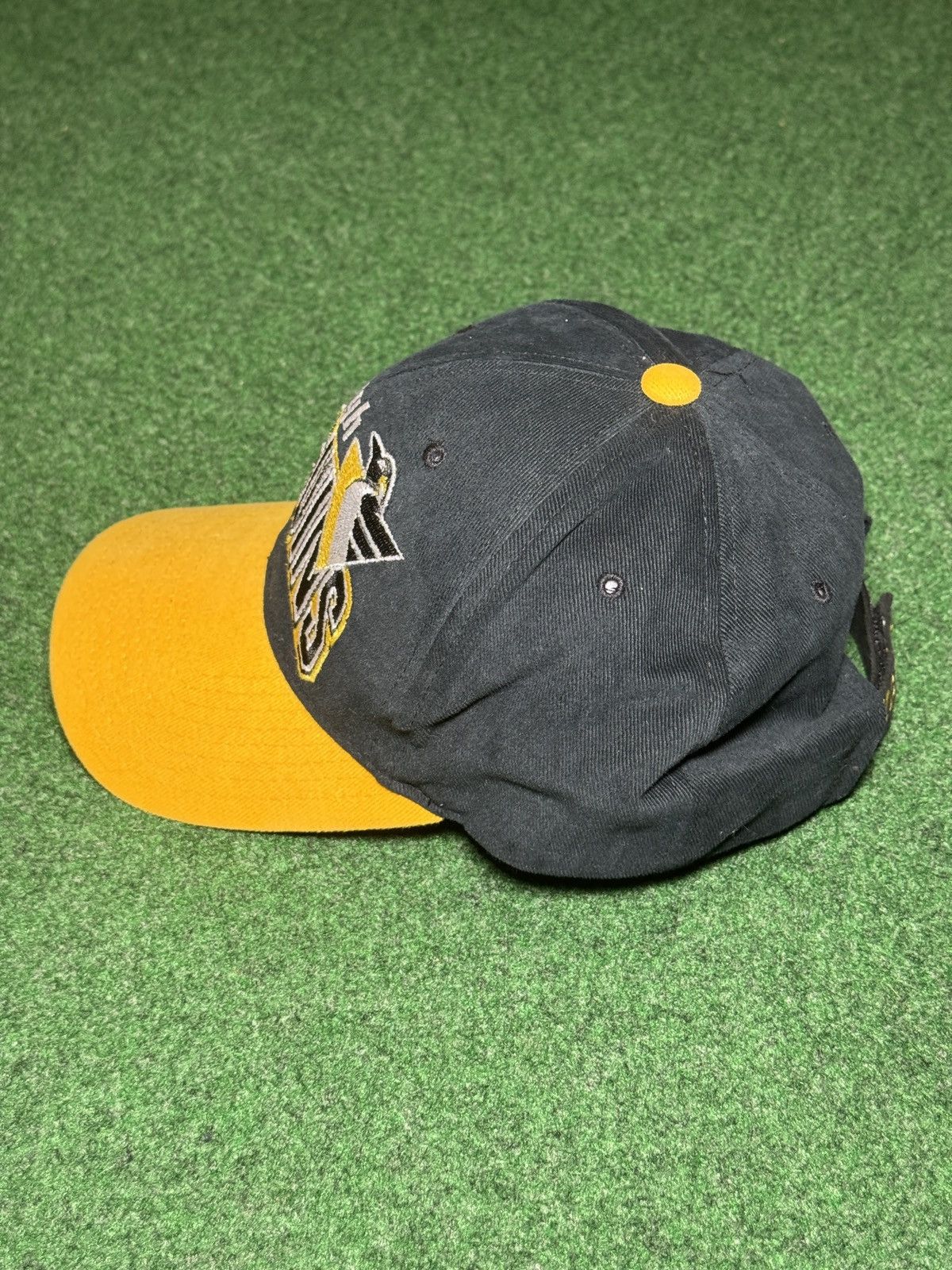 Starter Pittsburgh Penguins Starter Vintage 90s Strapback Dad Hat Size ONE SIZE - 4 Thumbnail