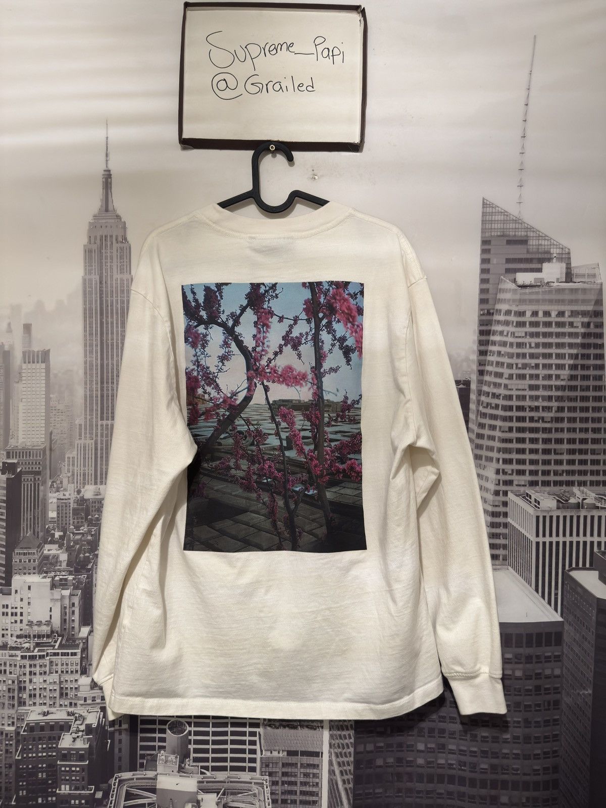 Fear of God 🔥Fear of God Essentials FW19 L/S Photo T-shirt SZ Sm White Size US M / EU 48-50 / 2 - 1 Thumbnail