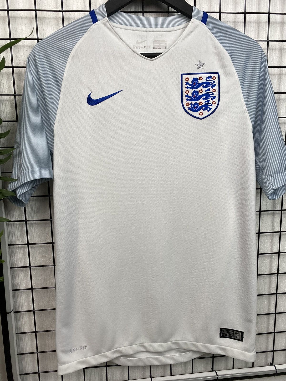 Nike England national team 2016Nike soccer jersey S size football Size US S / EU 44-46 / 1 - 6 Thumbnail