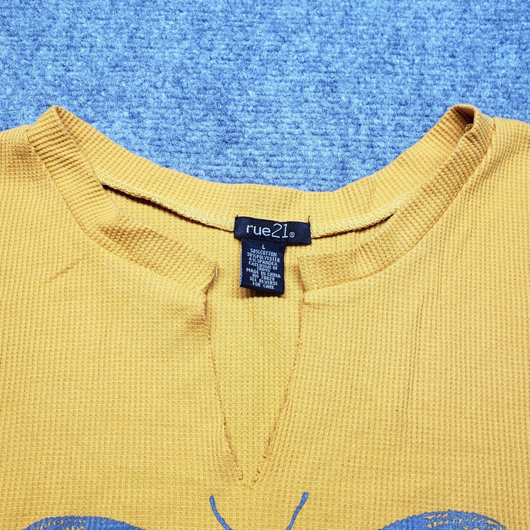 Vintage Rue21 Womens L Yellow Butterfly Graphic Long Sleeve Pullover V Neck Sweater Size L / US 10 / IT 46 - 2 Thumbnail