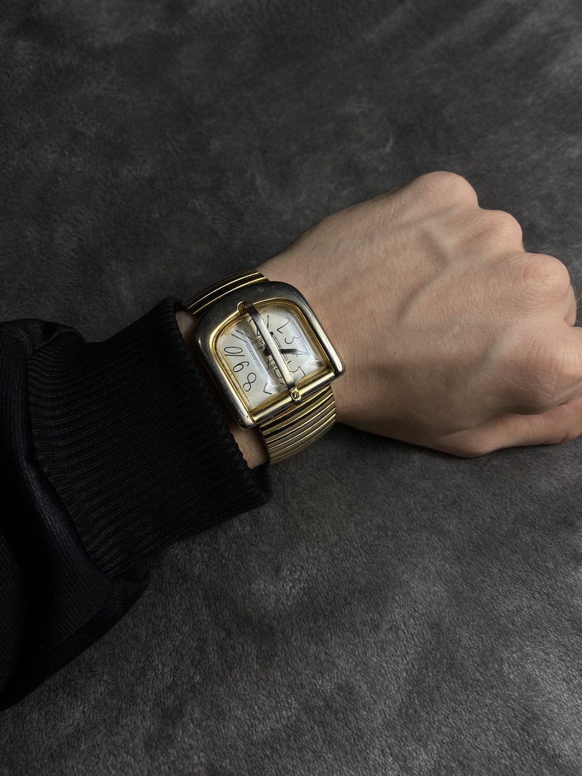 Jewelry Futuristic Vintage Japan Buckle Quartz Watch - Work 100% Size ONE SIZE - 2 Thumbnail