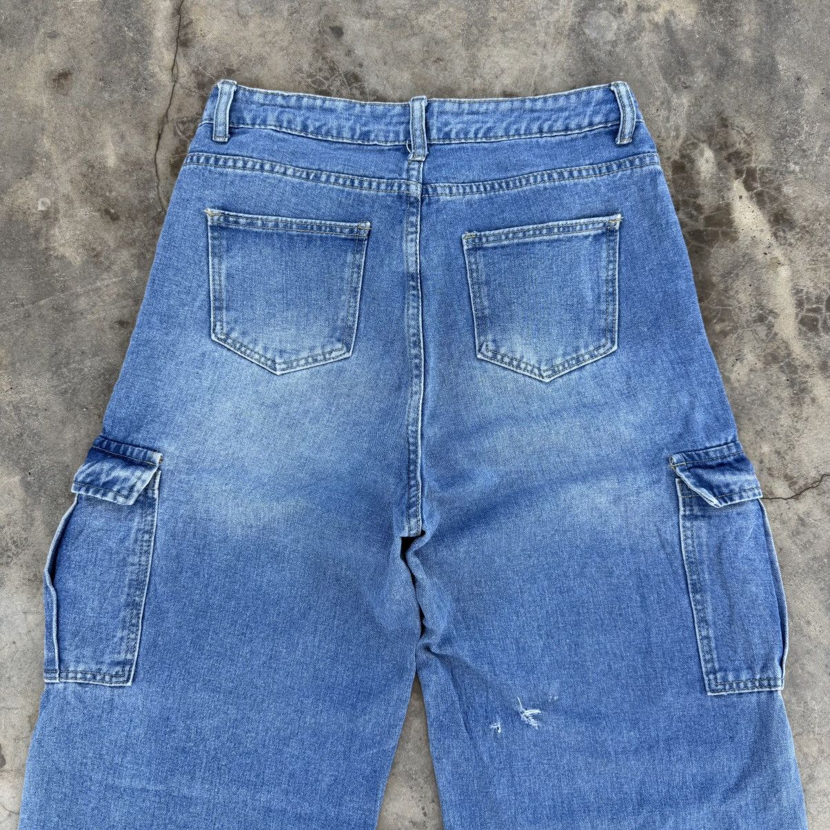 Japanese Brand VINTAGE JAPANESE WOMEN FADED JEAN DENIM CARGO PANTS Size US 30 / EU 46 - 8 Thumbnail