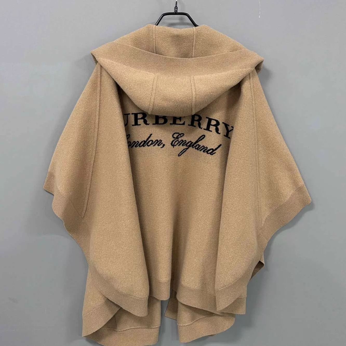 Burberry Burberry Camel Logo Cape Coat 150x120cm Size ONE SIZE - 3 Thumbnail