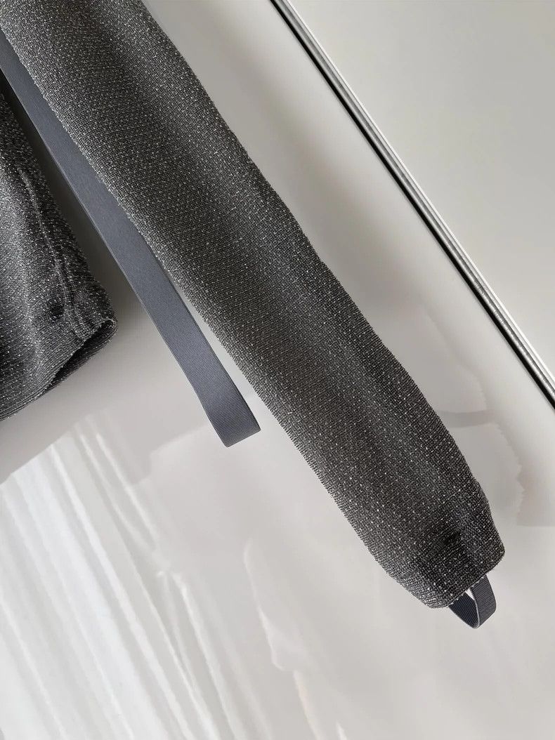 Helmut Lang Helmut Lang size MV-neck top size M brand new 2501-Nextarro Size M / US 6-8 / IT 42-44 - 8 Thumbnail
