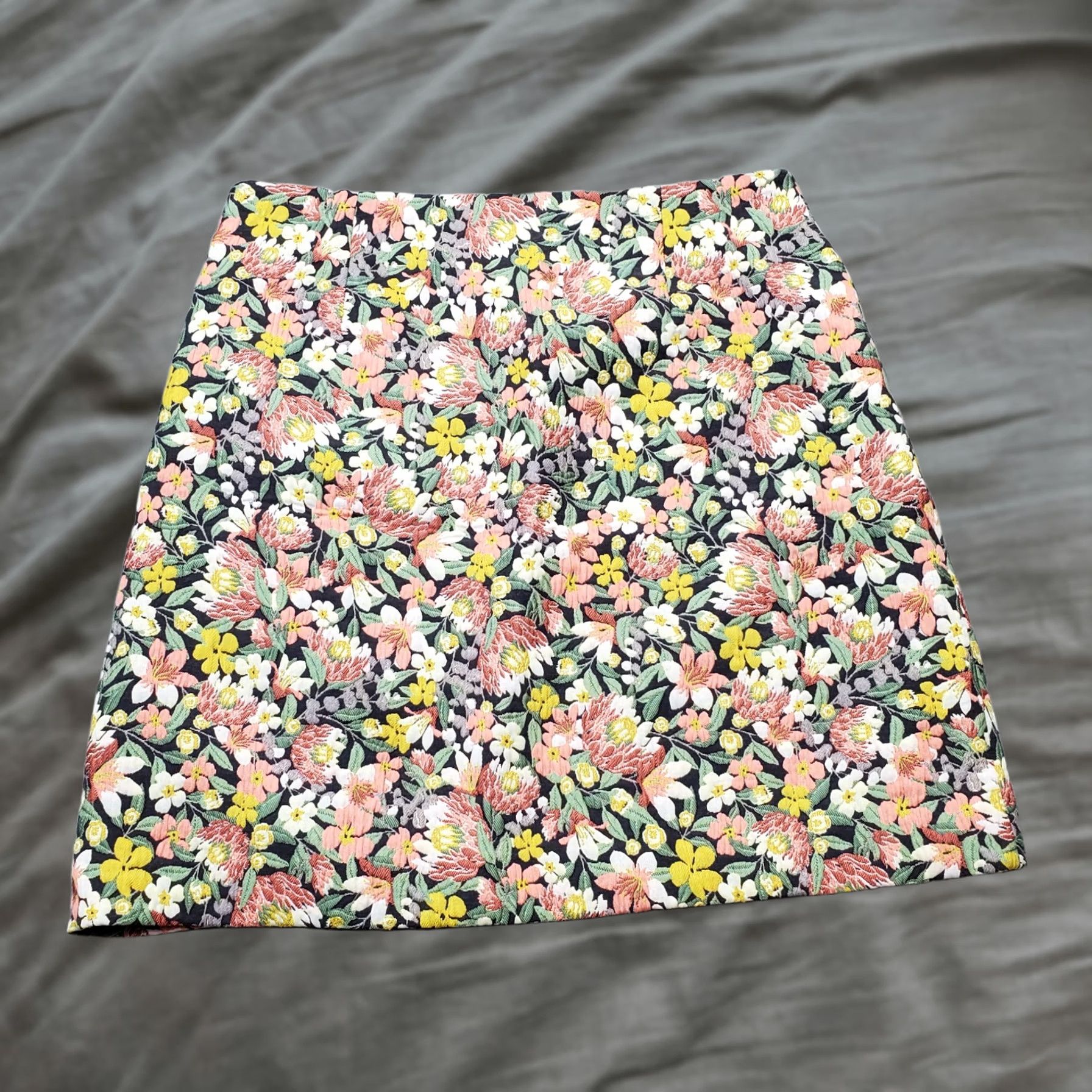 Loft LOFT A-Line Skirt Womens Size 6 Multi Floral Lined Stretch Mini Side Zip Size 28" / US 6 / IT 42 - 1 Thumbnail