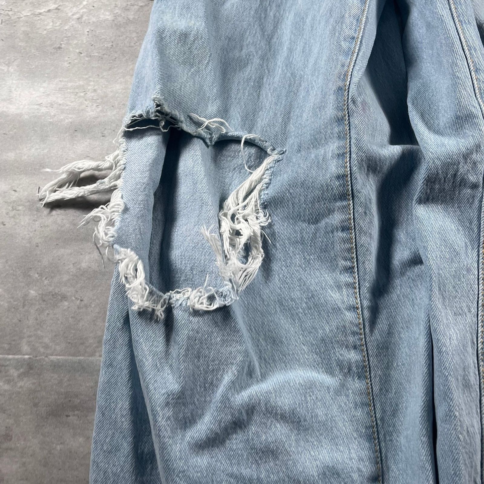 & Other Stories Ripped flaired jeans Size 22" - 4 Thumbnail