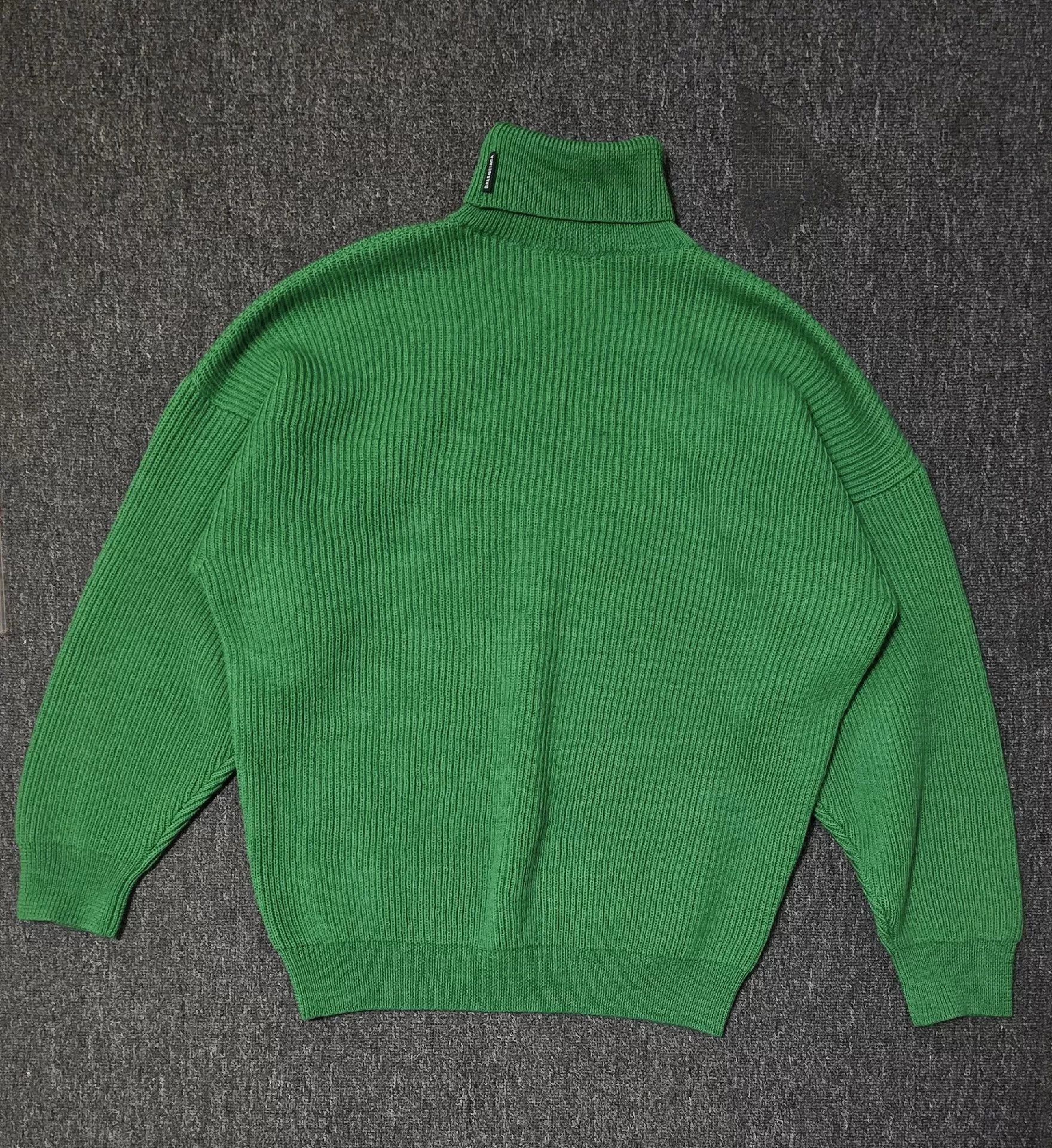 Balenciaga green oversized wool sweater by balenciaga Size US M / EU 48-50 / 2 - 1 Preview