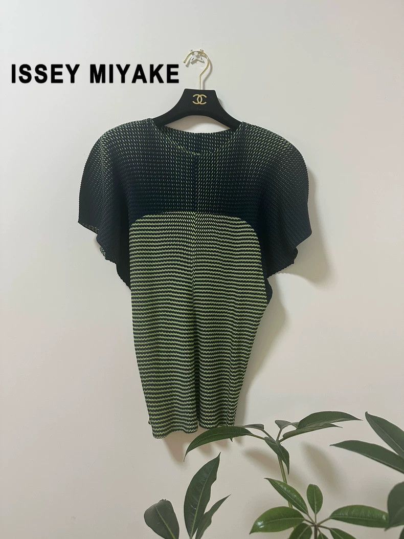 Issey Miyake ISSEY MIYAKE Pleated Pattern Top - dmc Size US M / EU 48-50 / 2 - 1 Thumbnail