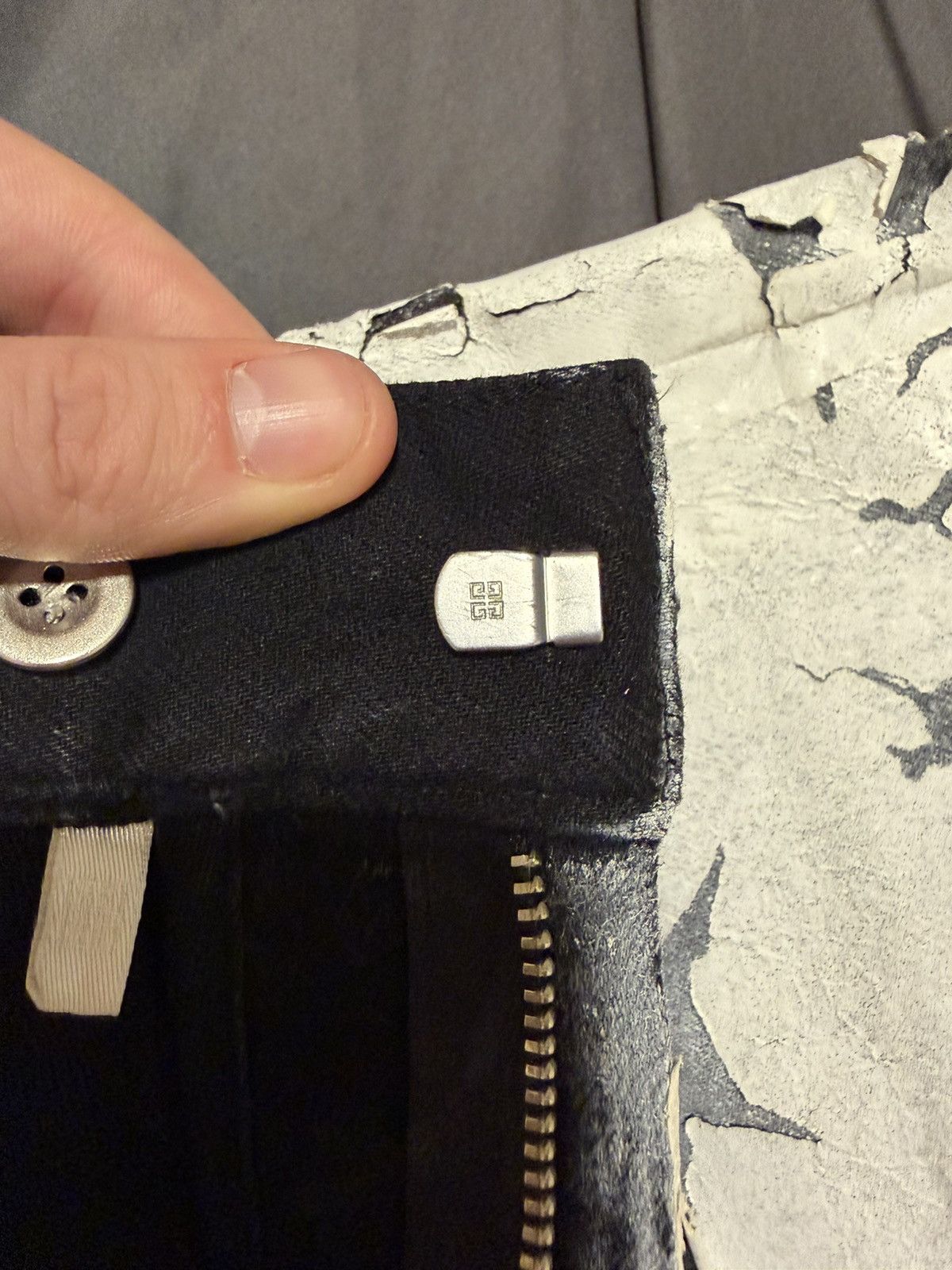 Givenchy SS21 Cracked White Painted Jeans Size US 31 - 12 Thumbnail