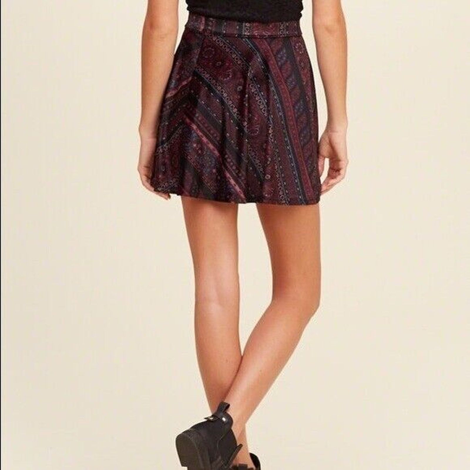 Hollister Hollister Velvet Pull On Mini Skirt Burgundy Red Womens XS Size 24" / US 00 / IT 34 - 6 Thumbnail