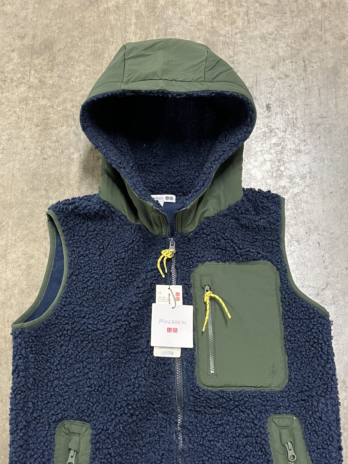 JW Anderson × Uniqlo JW Anderson Uniqlo deep pile hooded vest NWT gorpcore hype Size US XXS / EU 40 - 5 Thumbnail