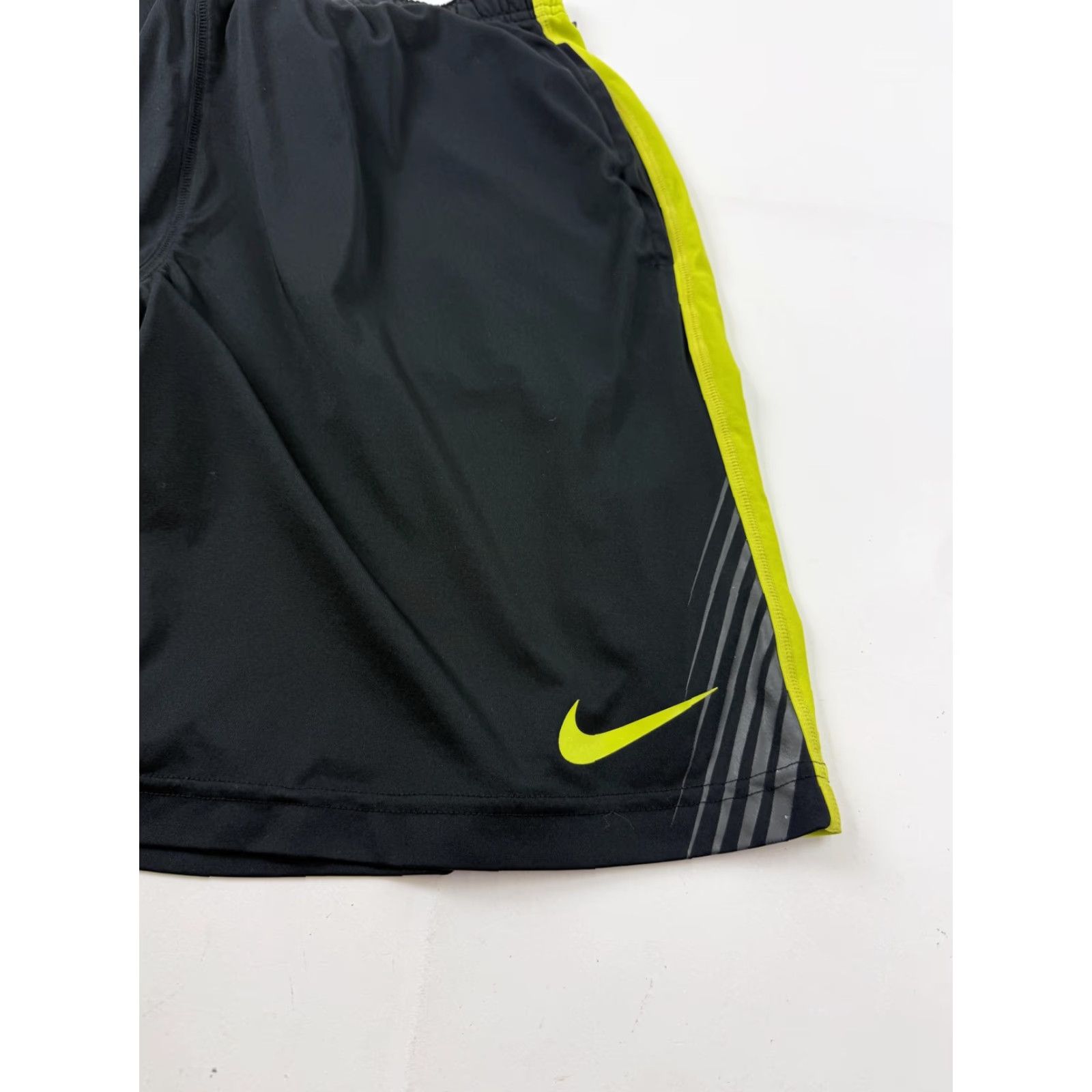 Nike Nike Shorts Mens Large Black Dri-FIT Athletic 10.5 Inseam Mens L Black 450764-010 Size US 33 - 2 Thumbnail