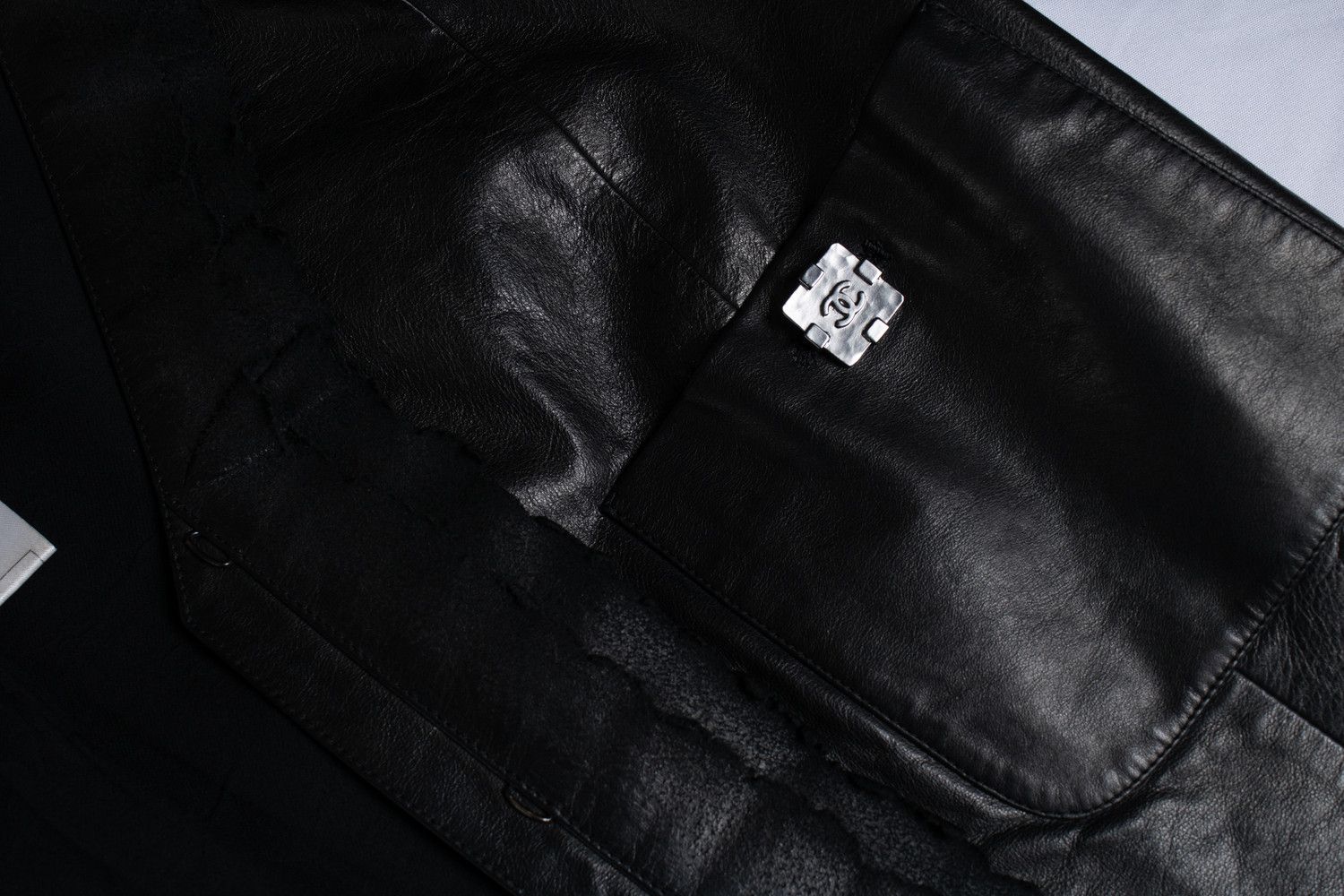 Chanel Chanel, black little 4 pocket ruched jacket in leather Size S / US 4 / IT 40 - 6 Thumbnail