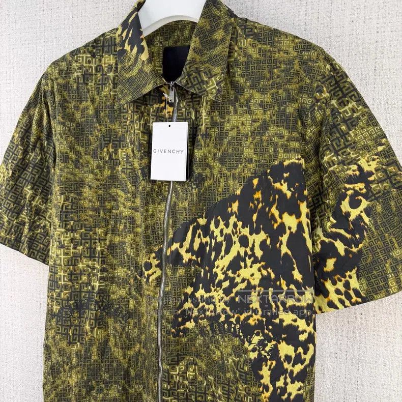 Givenchy Givenchy Logo Printed Zip Animal Pattern Short Sleeve Shir Size US XS / EU 42 / 0 - 3 Thumbnail