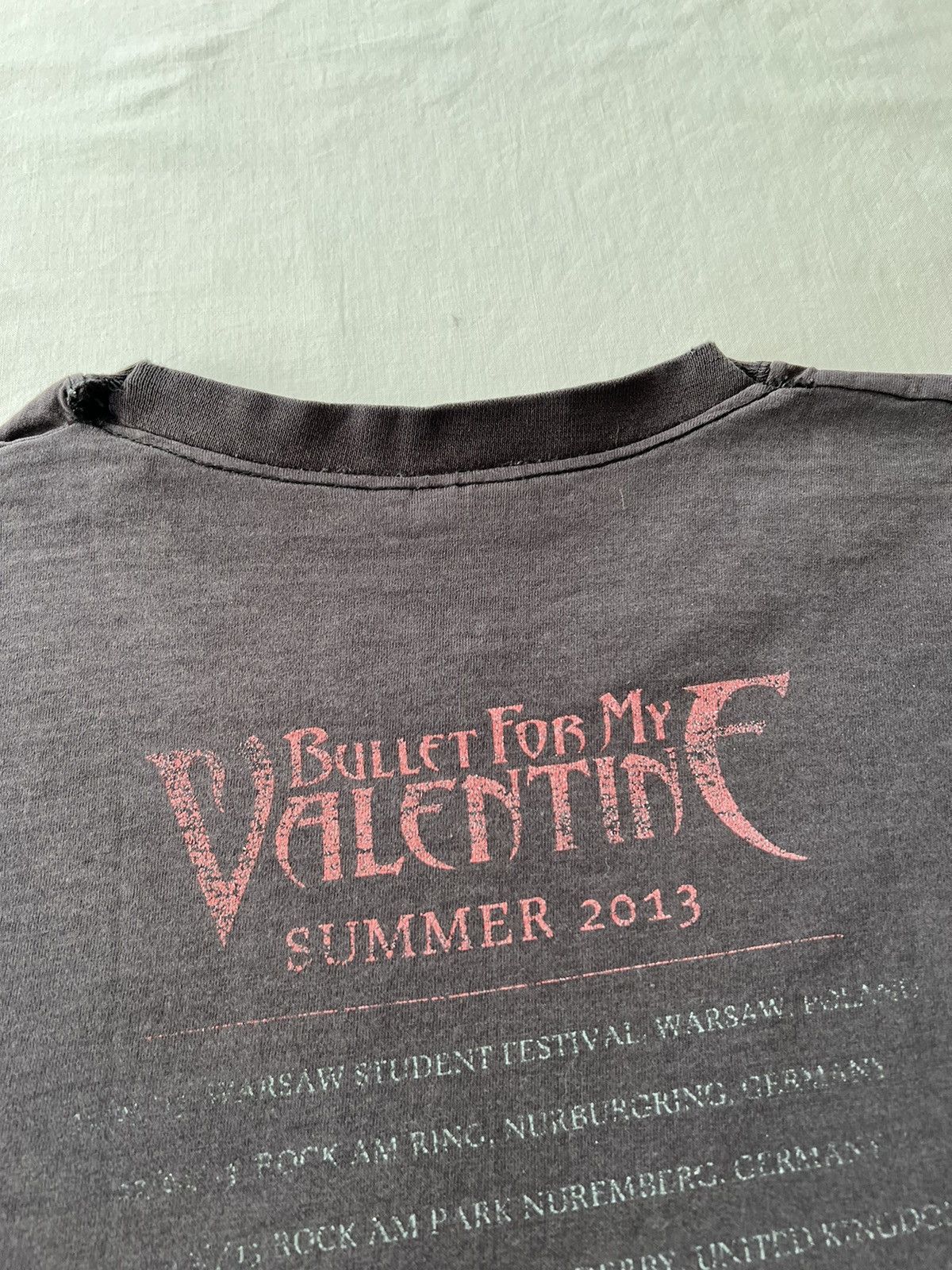 Band Tees Vintage 2013 Bullet for my Valentine Sun Faded Y2k T-shirt Size US M / EU 48-50 / 2 - 19 Thumbnail