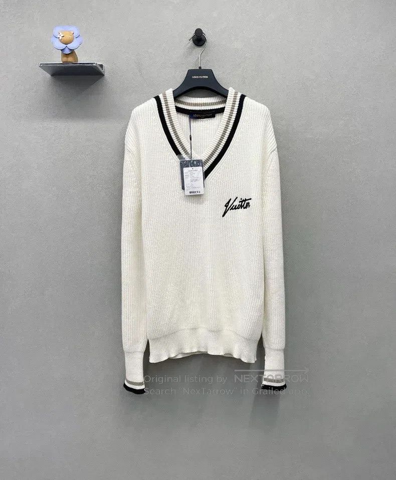 Louis Vuitton Louis Vuitton Beige V-neck knit sweater Size US S / EU 44-46 / 1 - 1 Thumbnail