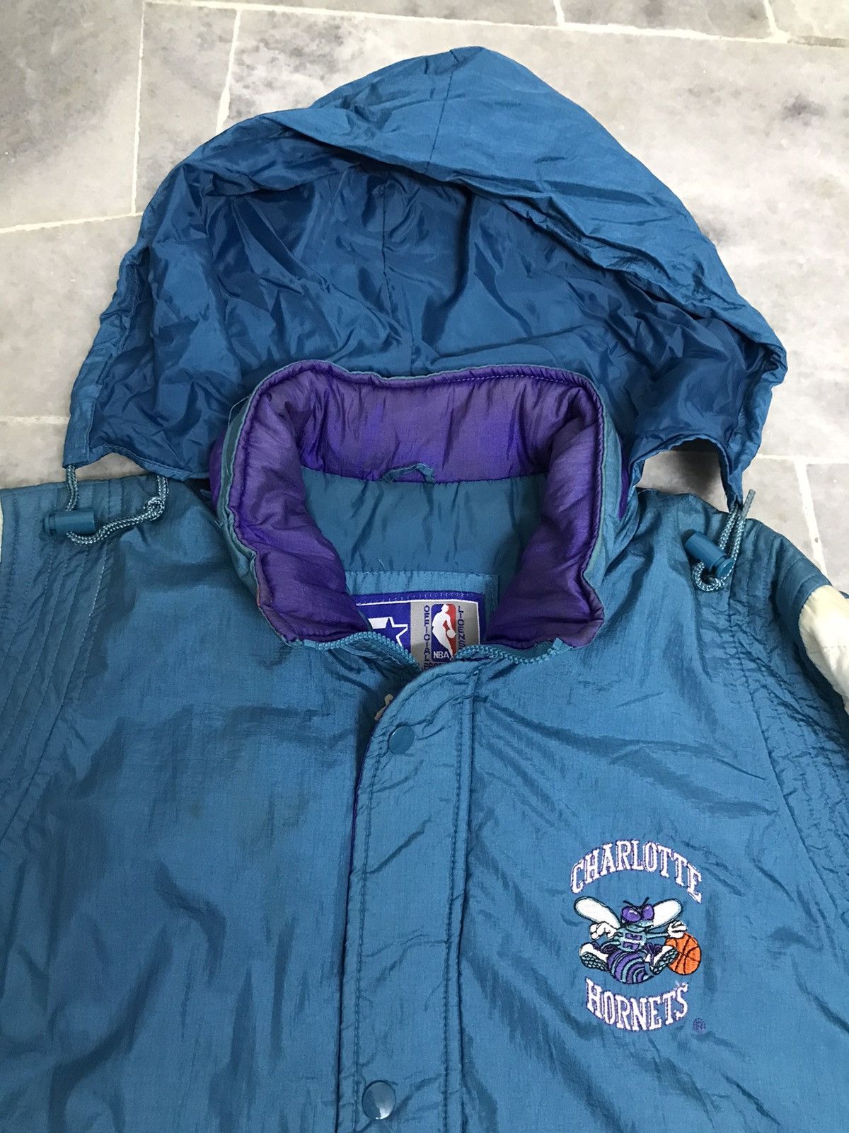 NBA VINTAGE Starter Charlotte Hornets Puffer Jacket Size L Size US L / EU 52-54 / 3 - 9 Thumbnail