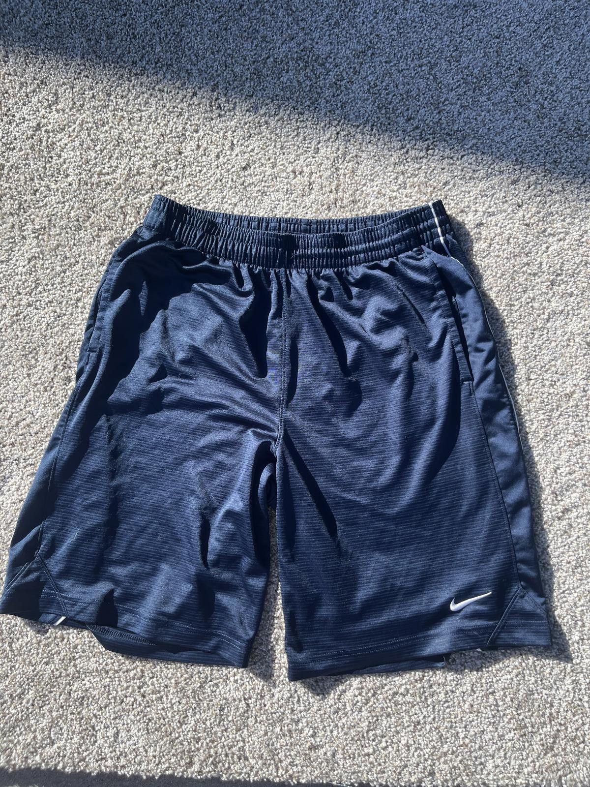 Nike 90s Nike Men's Athletic Shorts - Lightweight and Comfortable Size US 34 / EU 50 - 1 Thumbnail