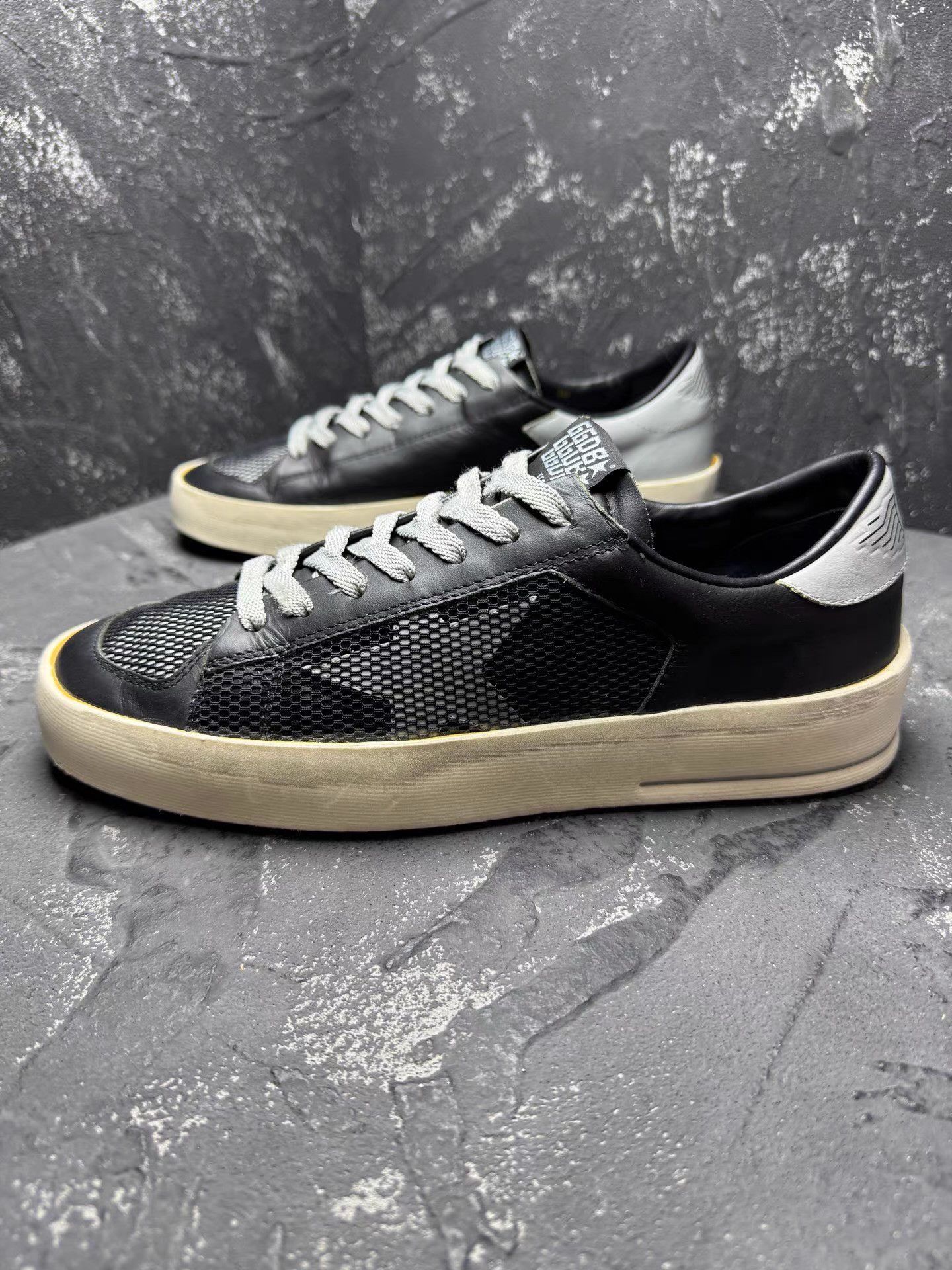 Golden Goose Golden Goose Black & Gray Mesh Distressed Sneakers Q10 Size US 7 / EU 40 - 7 Thumbnail