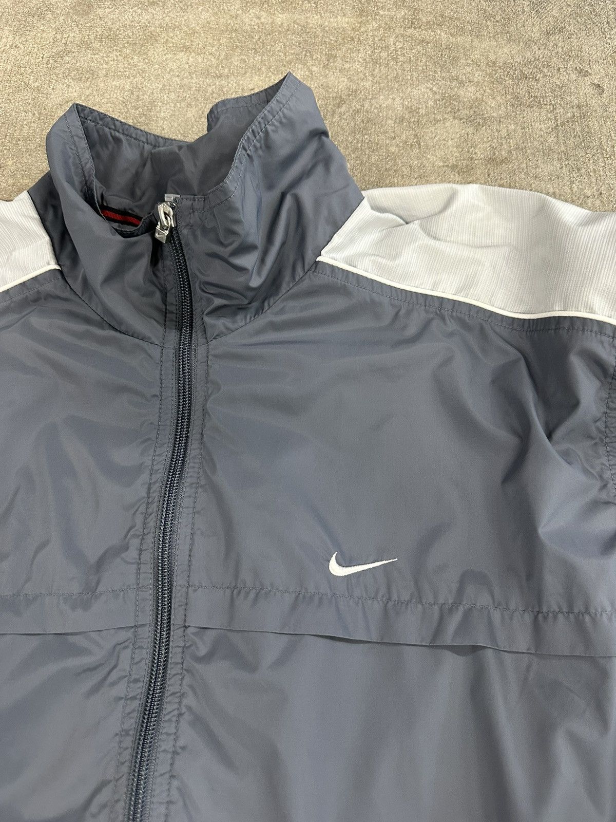 Nike × Vintage Vintage Y2K 00s Nike Silver Zip Up Windbreaker Size US L / EU 52-54 / 3 - 5 Thumbnail