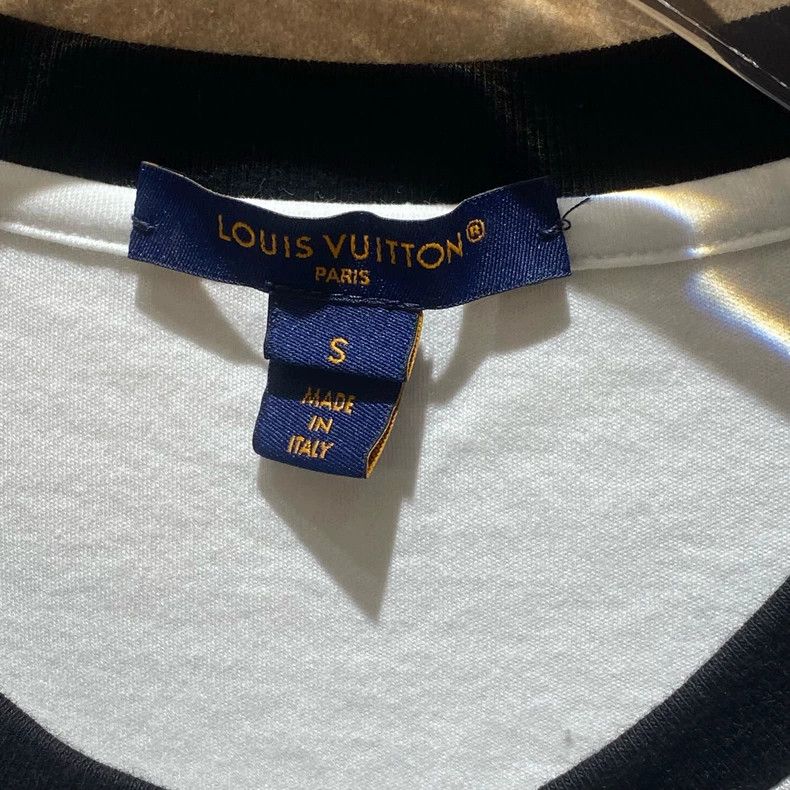 Louis Vuitton Louis Vuitton White flocked monogram logo chain short slee Size US S / EU 44-46 / 1 - 3 Thumbnail