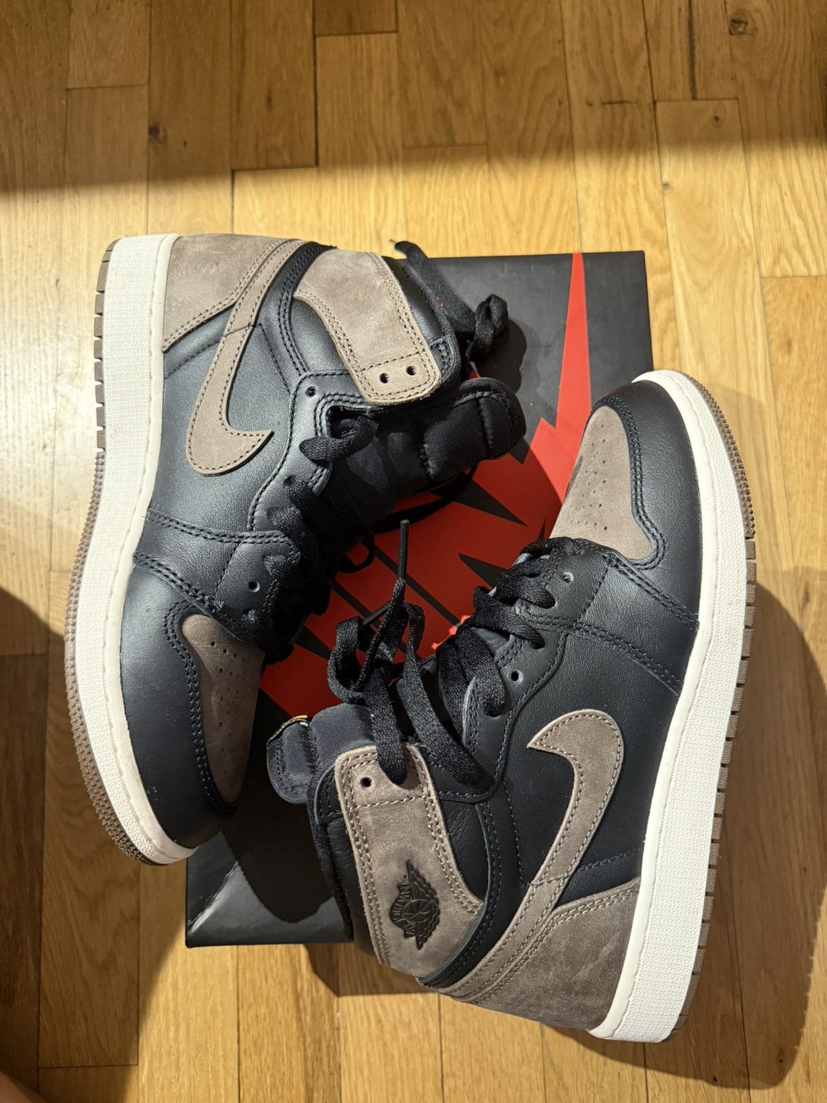 Jordan Brand Jordan 1 Mocha Size US 6 / EU 39 - 2 Thumbnail