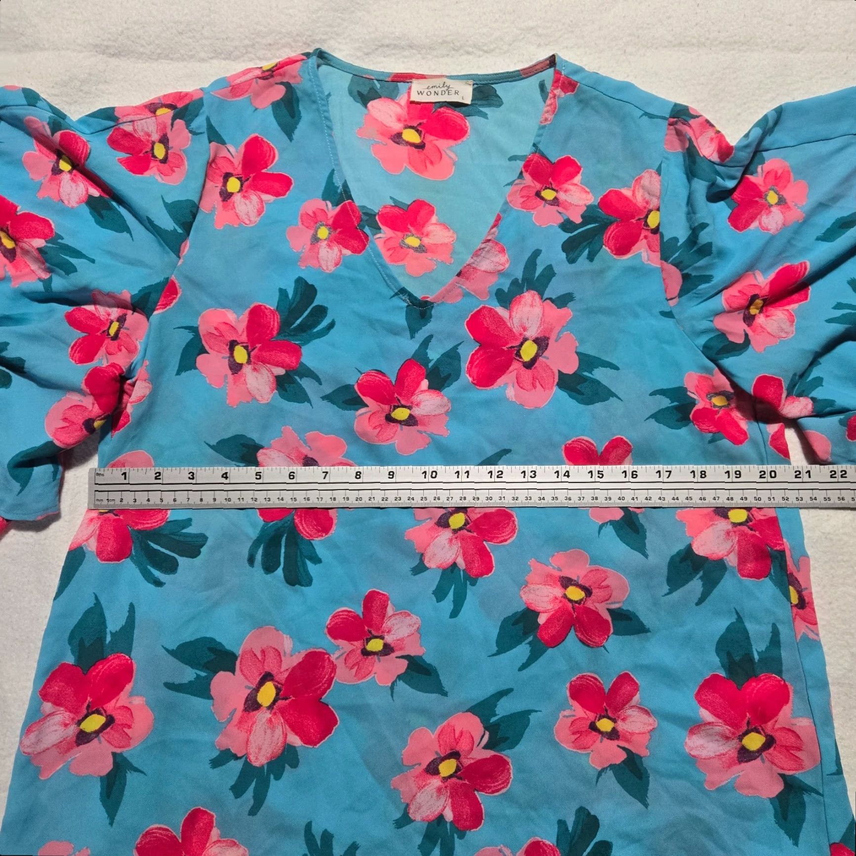 Vintage Emily Shirt Women L Blue Floral Short Sleeve V-Neck Blouse Size Large - Flower Pattern Casual Shirt Size L / US 10 / IT 46 - 4 Thumbnail
