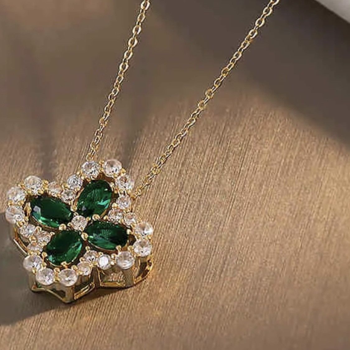Other Gold plated Emeralds and Crystals clover pendant necklace Size ONE SIZE - 5 Thumbnail
