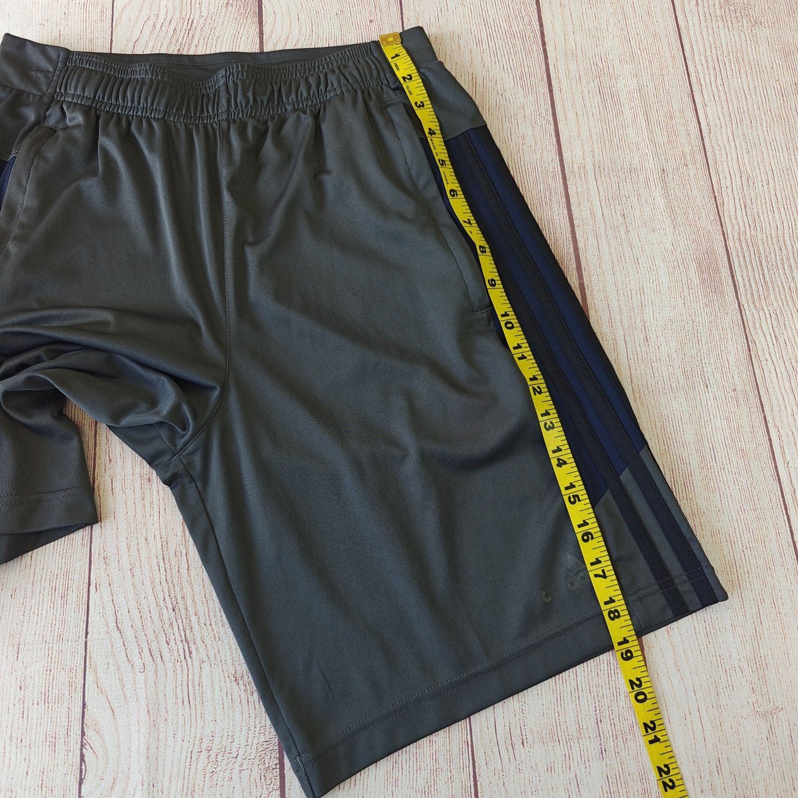 Adidas Adidas Aeroready triple stripe zip pocket athletic shorts S Size US 30 / EU 46 - 6 Thumbnail