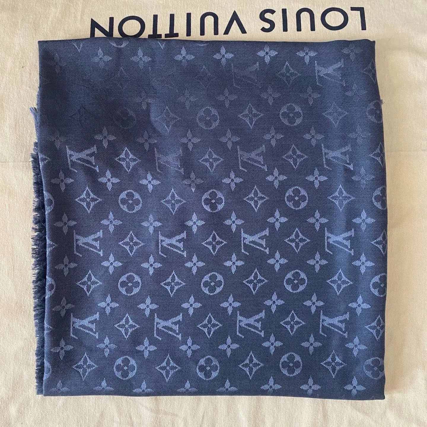 Louis Vuitton LV Women's Square Scarf Shawl. Size ONE SIZE - 1 Thumbnail