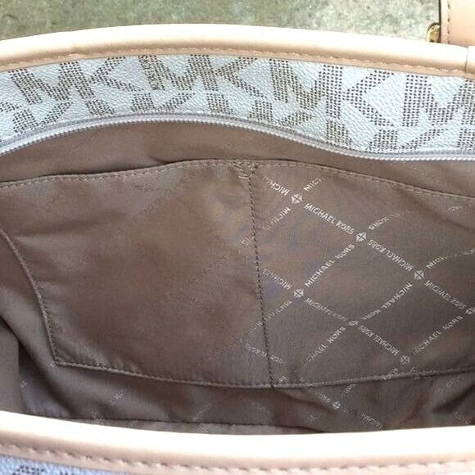 Michael Kors Michael Kors Signature Tote Size-16” x 10” x6". DROP 9" Size ONE SIZE - 5 Thumbnail
