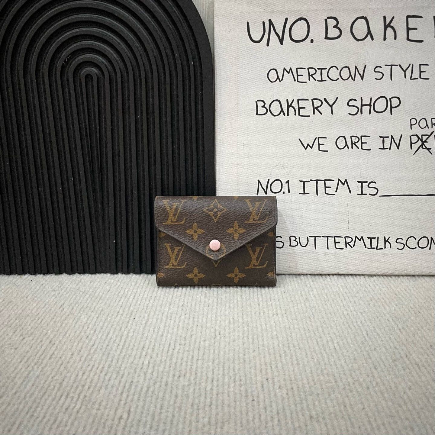 Louis Vuitton LV Monogram Pink Detail Compact Wallet Size ONE SIZE - 1 Thumbnail