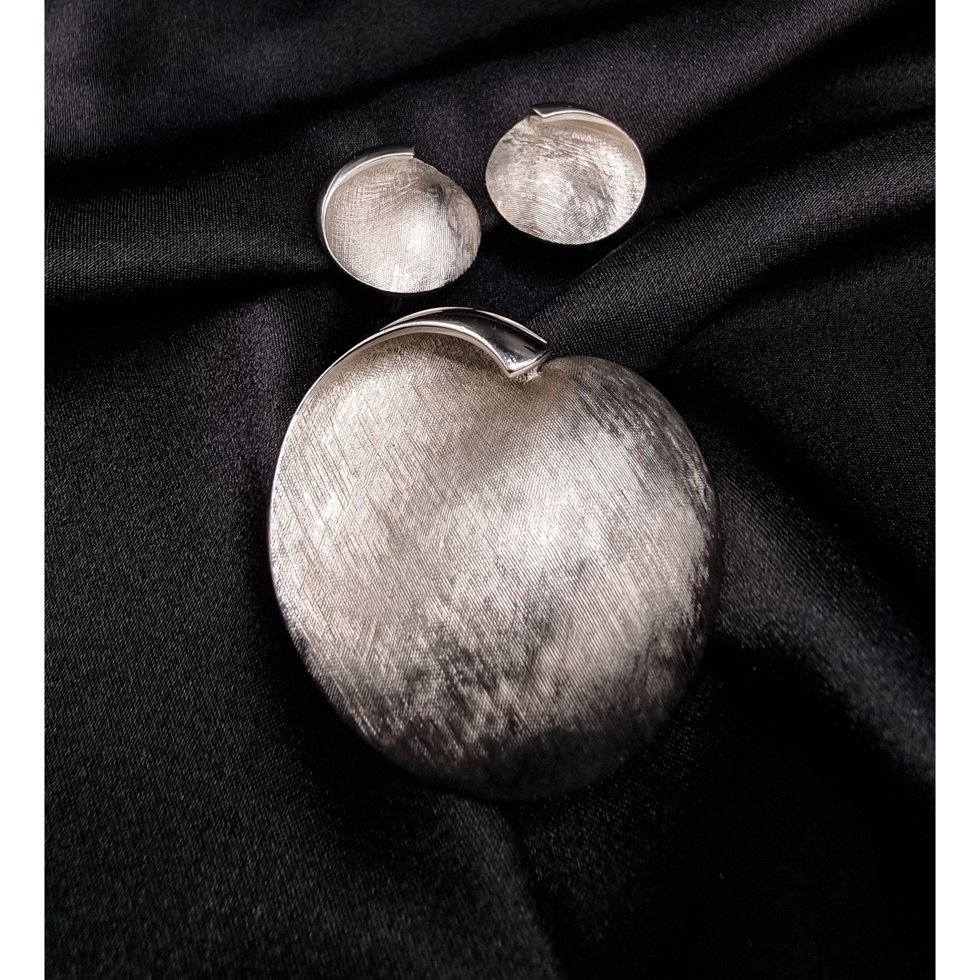 Vintage Vintage Crown Trifari 1960s Brooch & Earrings Set Silver-Ton Size ONE SIZE - 1 Thumbnail