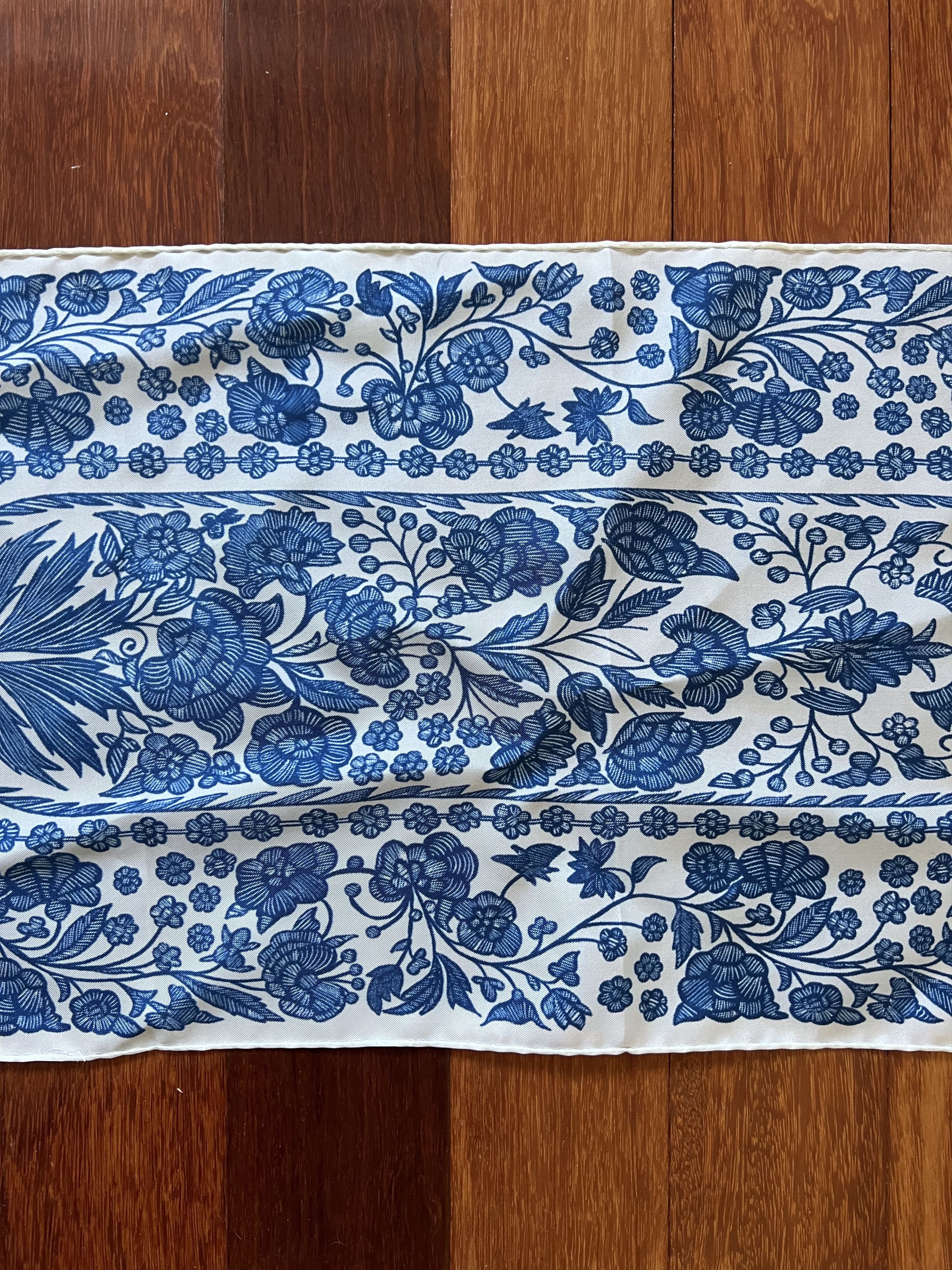 A Kind Of Guise 💚 SS24 A Kind Of Guise Twilly Blue Flowers NEW Size ONE SIZE - 8 Thumbnail